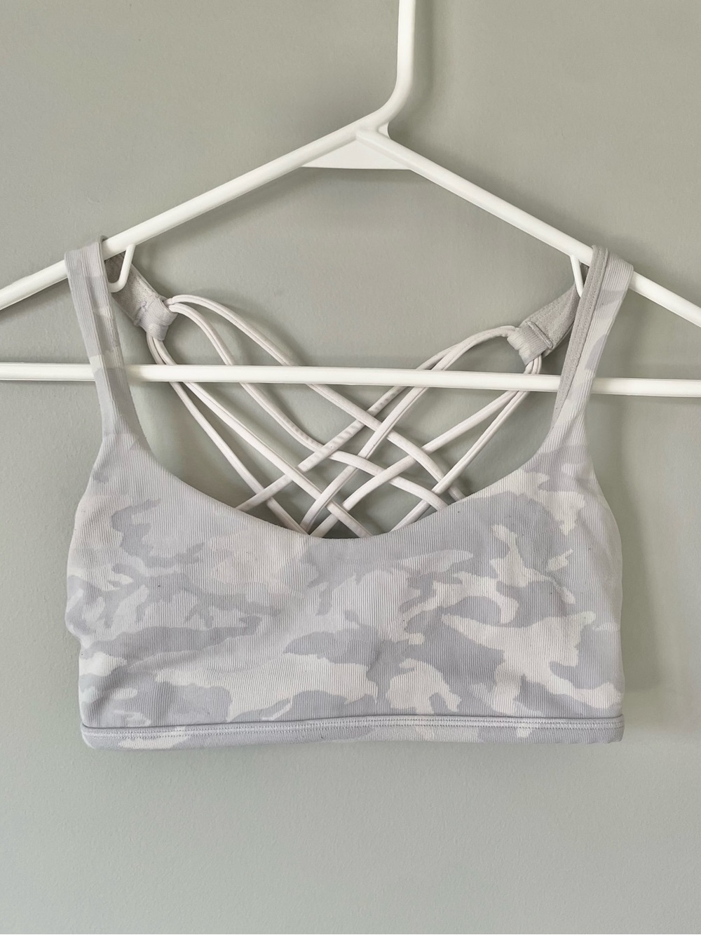 Lululemon Free To Be Wild Bra Light Support White Camo Strappy Back Women’s 6